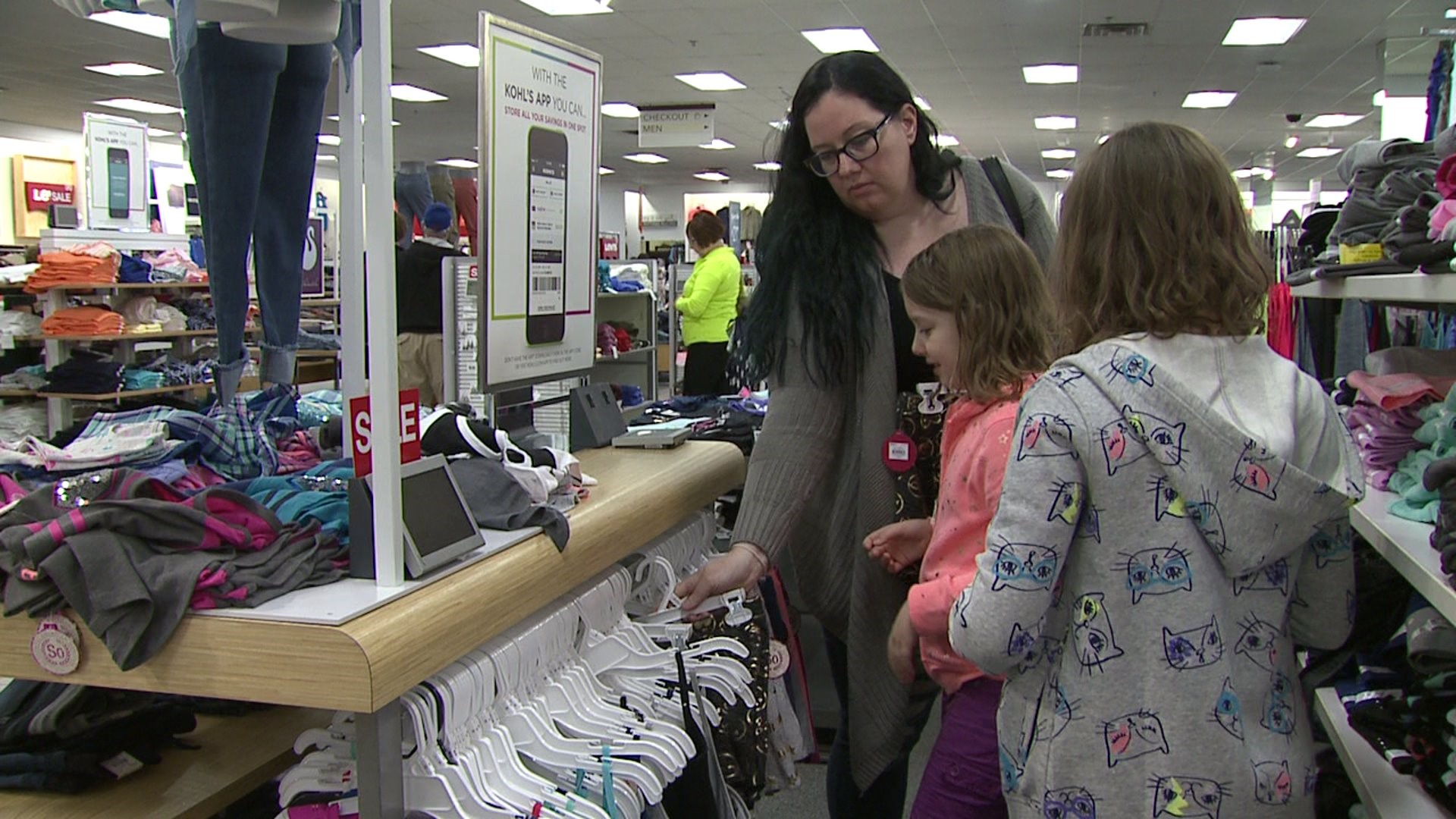 Back to school shoppers taking advantage of Iowa tax free days