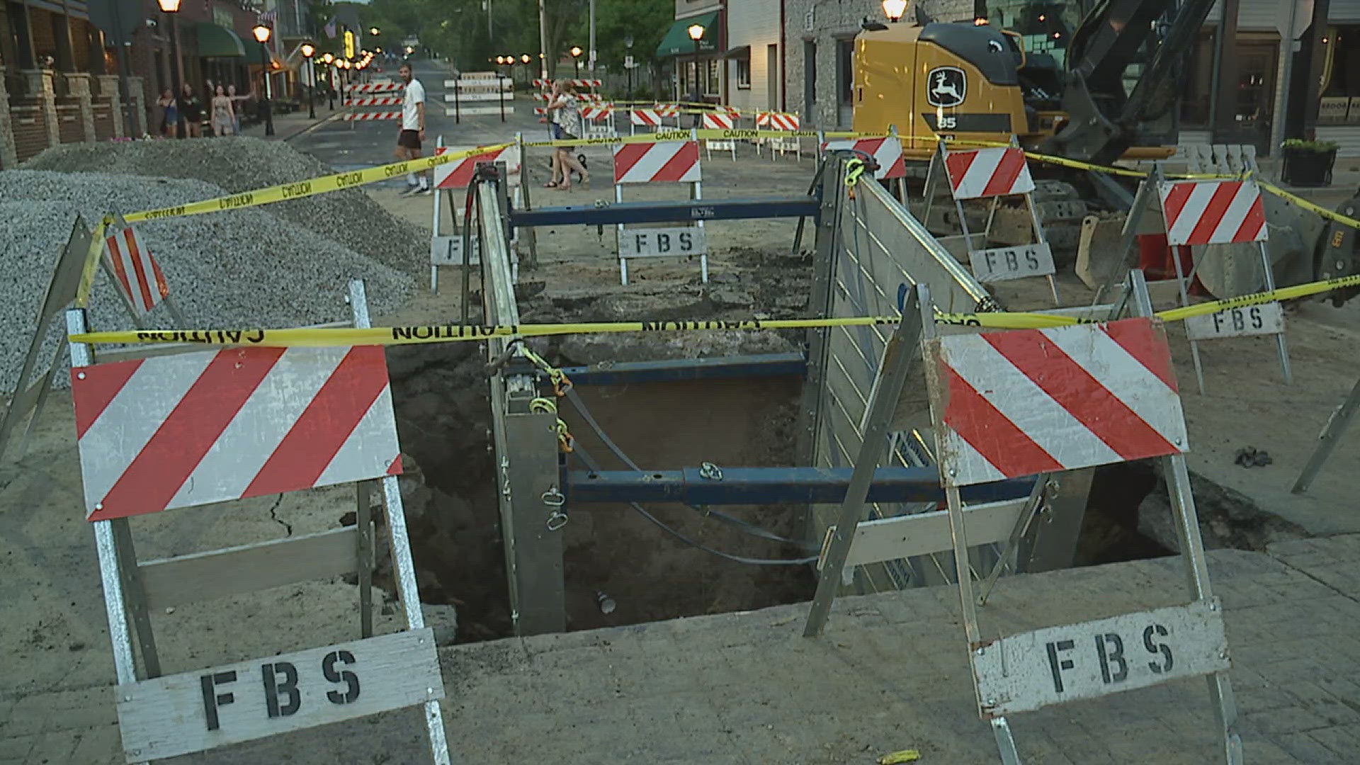 Workers are tackling a water main break in Davenport, and police in Illinois are warning residents about ATM skimmers in Peru and Ottawa.
