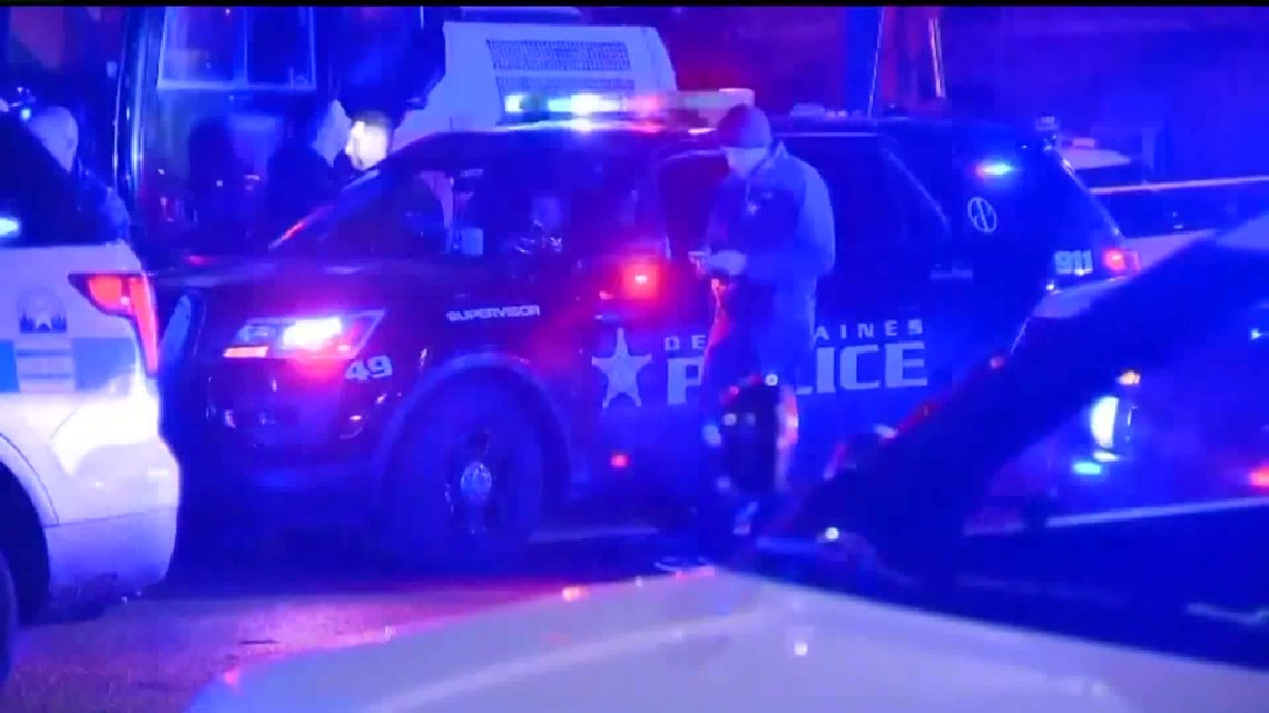 Officer, teenage bystander wounded in Chicago shootout | wqad.com