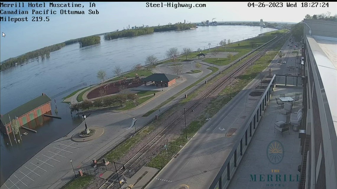 WATCH Mississippi River reaches major flood stage in Muscatine