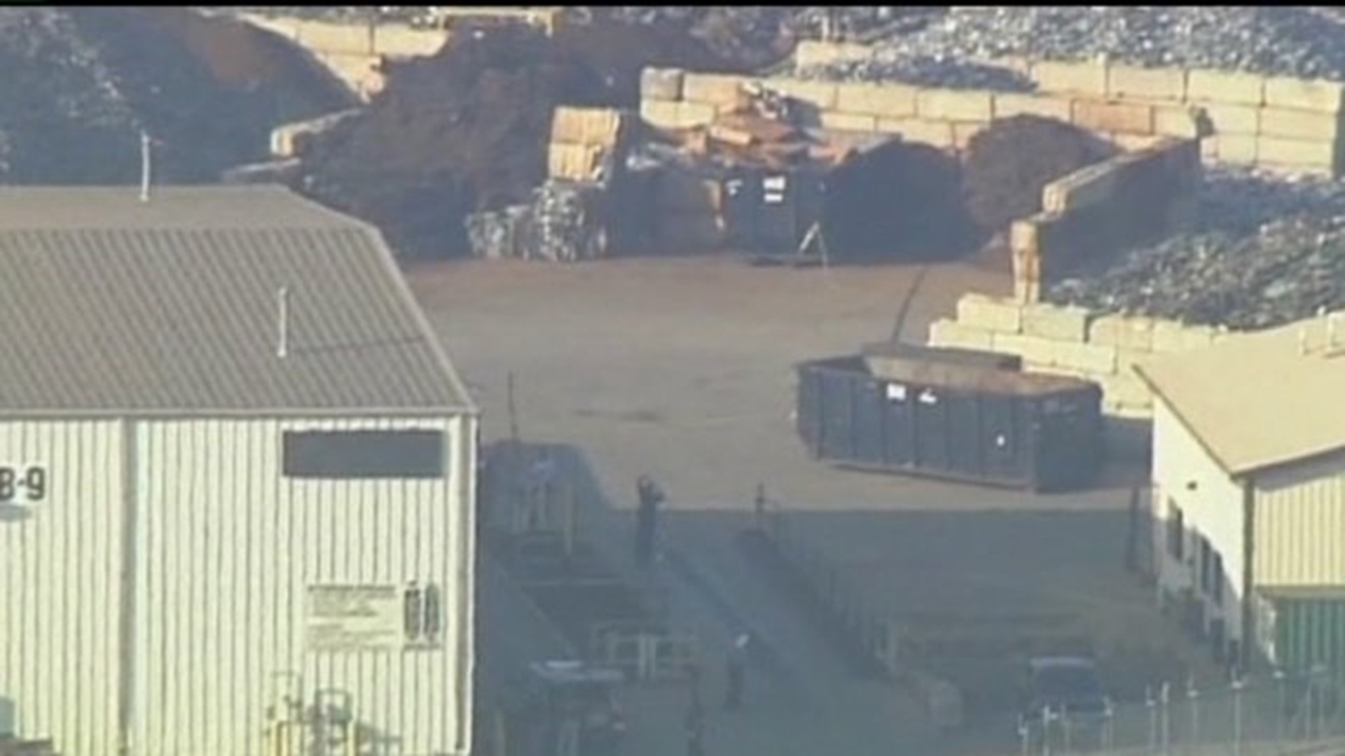 Explosion at Illinois recycling plant leaves one dead