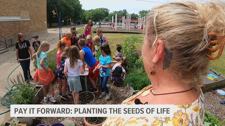 Teaching kids about the meaning of community through gardening | Pay It Forward