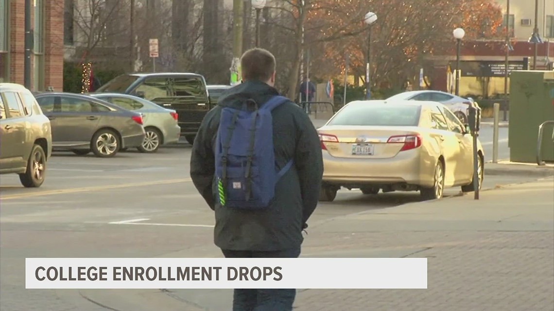 College enrollment is dropping in the US | wqad.com