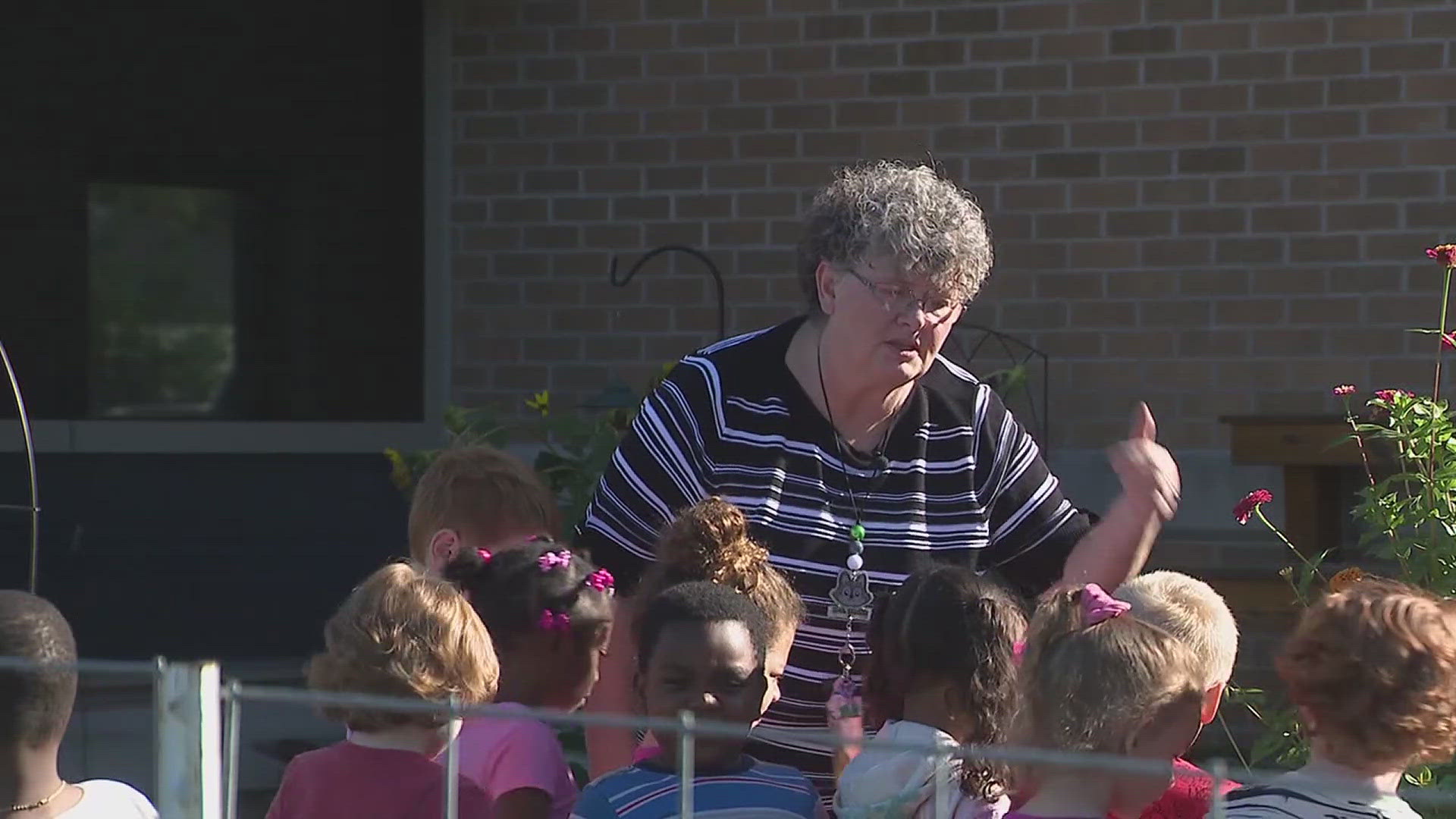 Elementary teacher Jennifer Knuth takes a unique angle to educate kids by utilizing the natural green spaces outside her classroom.