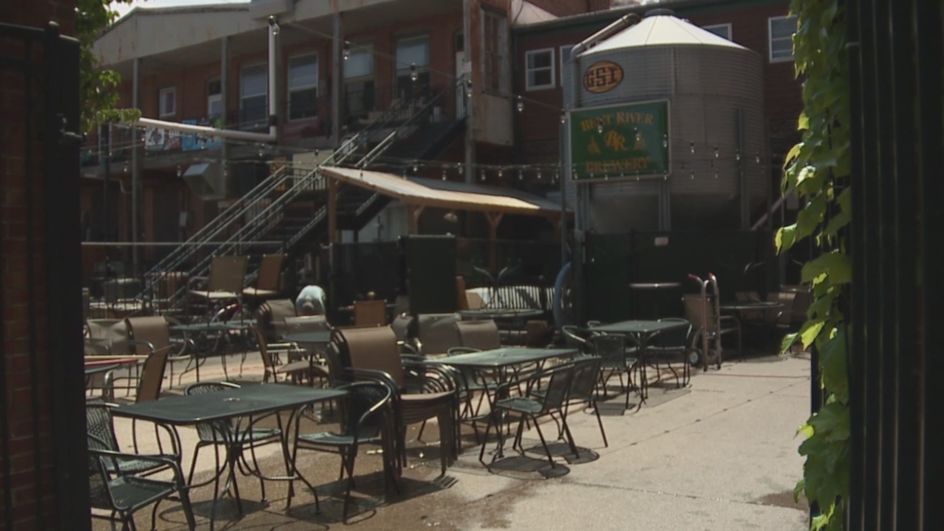 City of Moline is offering bars and restaurants more outdoor seating