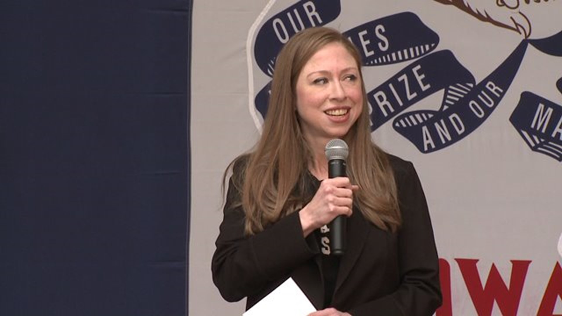 Chelsea Clinton stumps for mom in Dubuque
