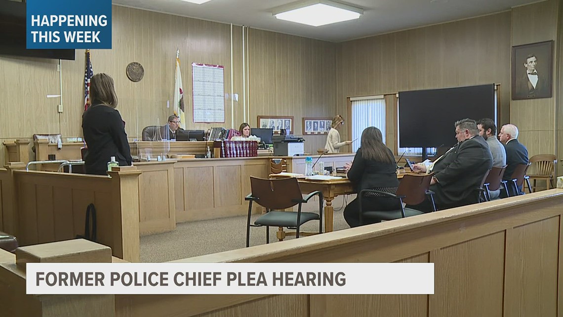 Former Aledo police chief, city administrator set for plea hearing Thursday