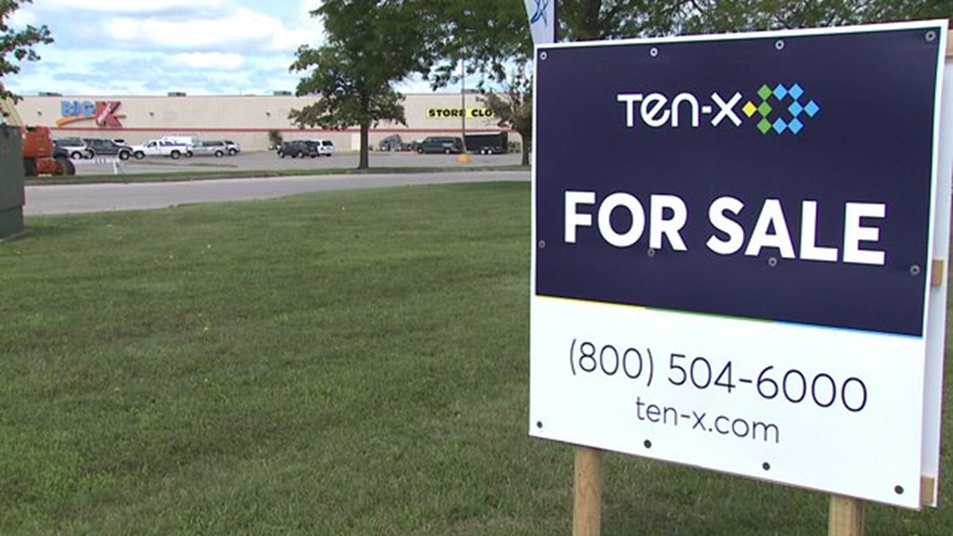 Galesburg's Sandburg Mall goes back on the auction block