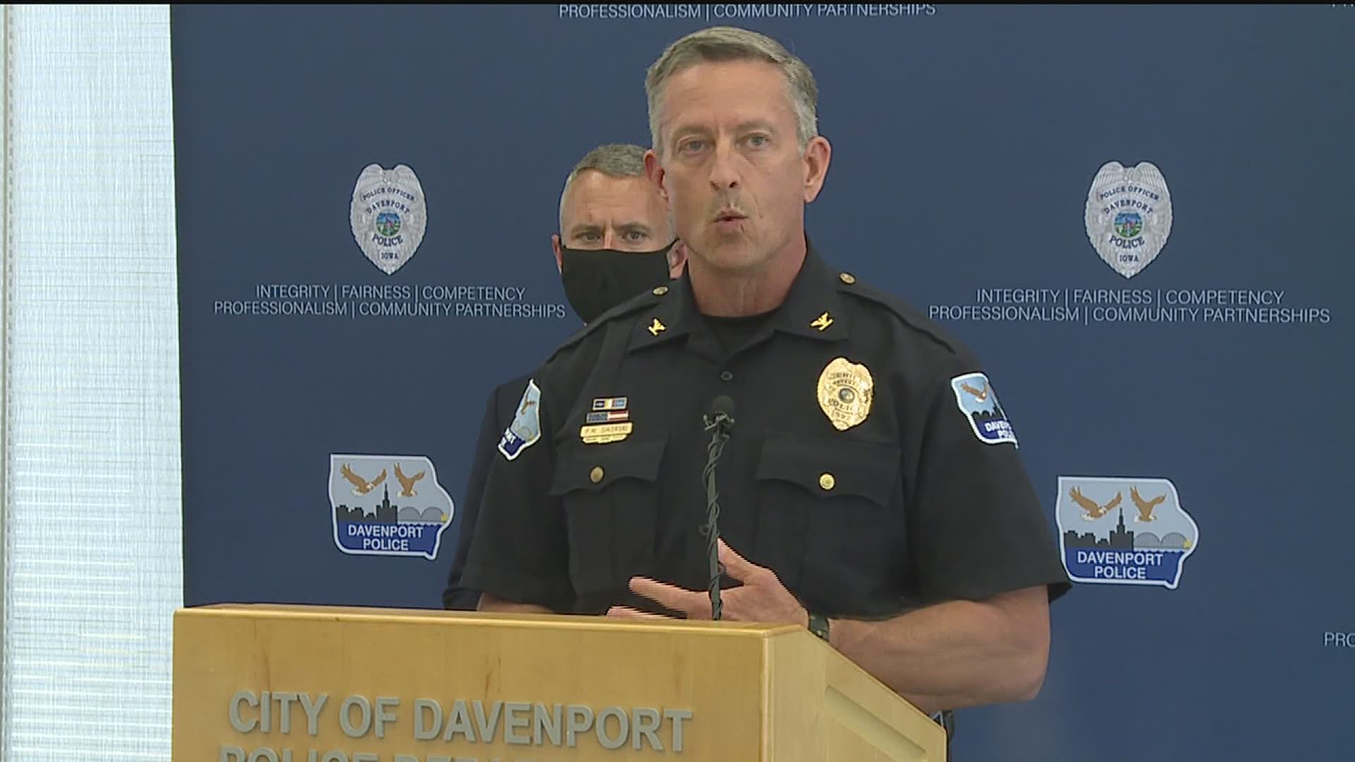Davenport police announce arrest of 7 alleged gang members on gun and ...
