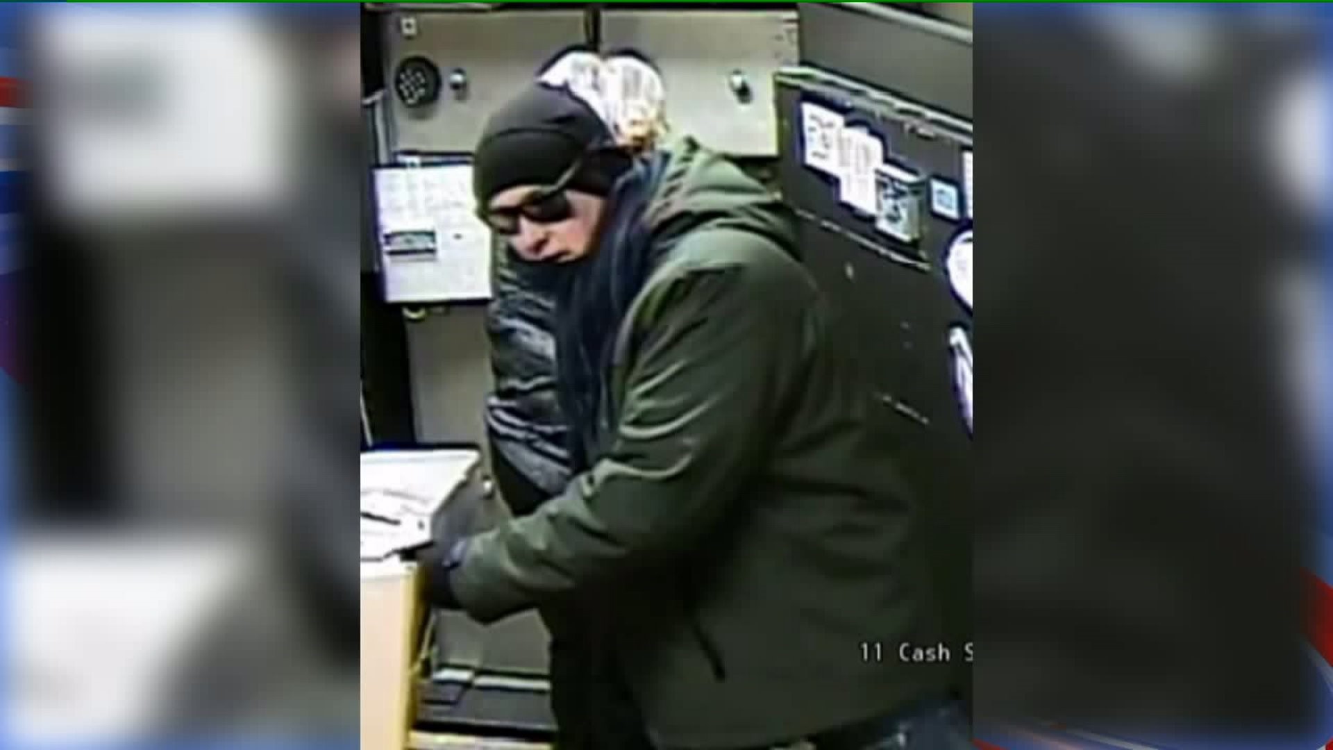 Police Robber makes off with cash from Davenport bank