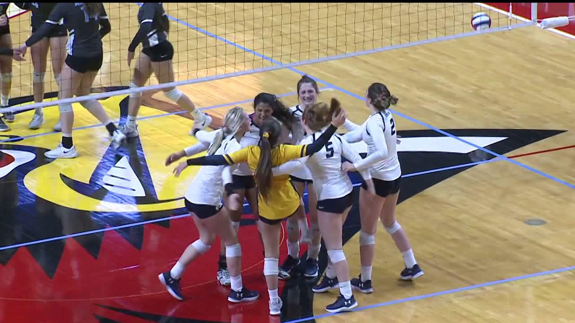 Sterling volleyball cruises in State semifinals