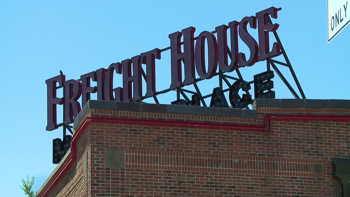 When is Davenport's farmer's market season