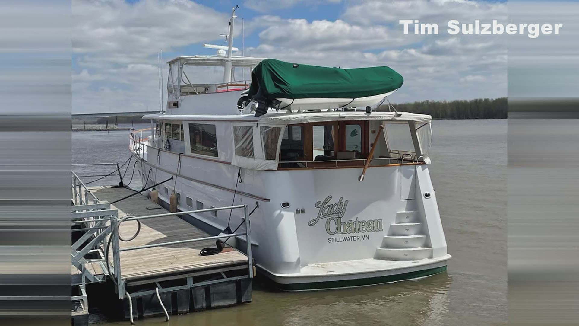 The Muscatine Fire Department and Muscatine County Search and Rescue team assisted an 80-foot yacht Wednesday that was taking on water while traveling upriver.