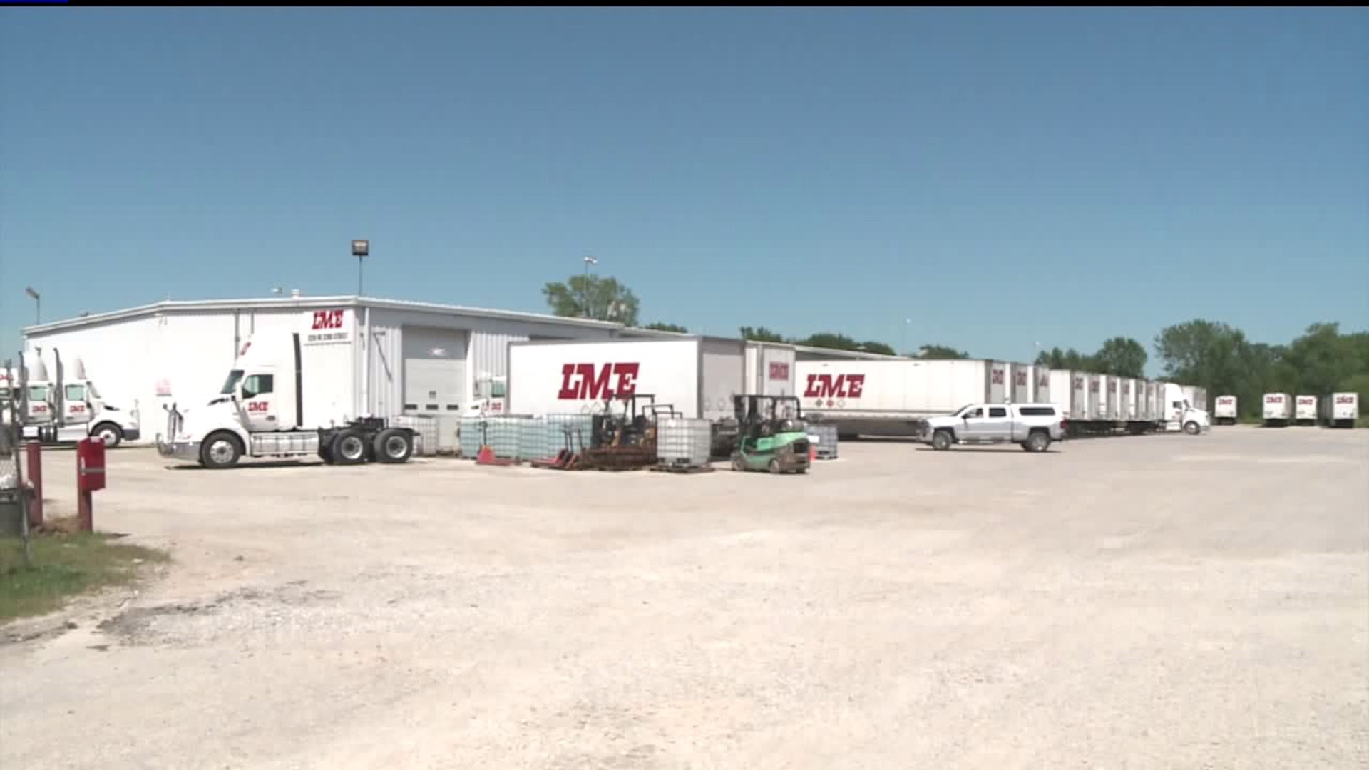 Trucking company closes abruptly with `no notice,` worker says