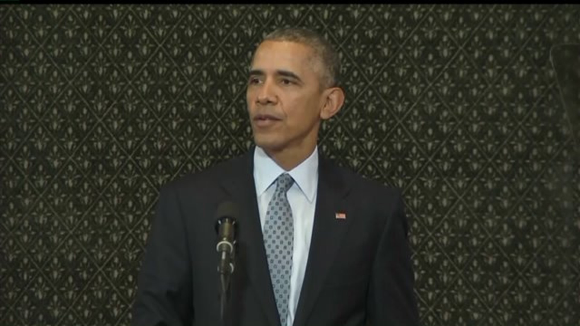 Obama calls for compromise