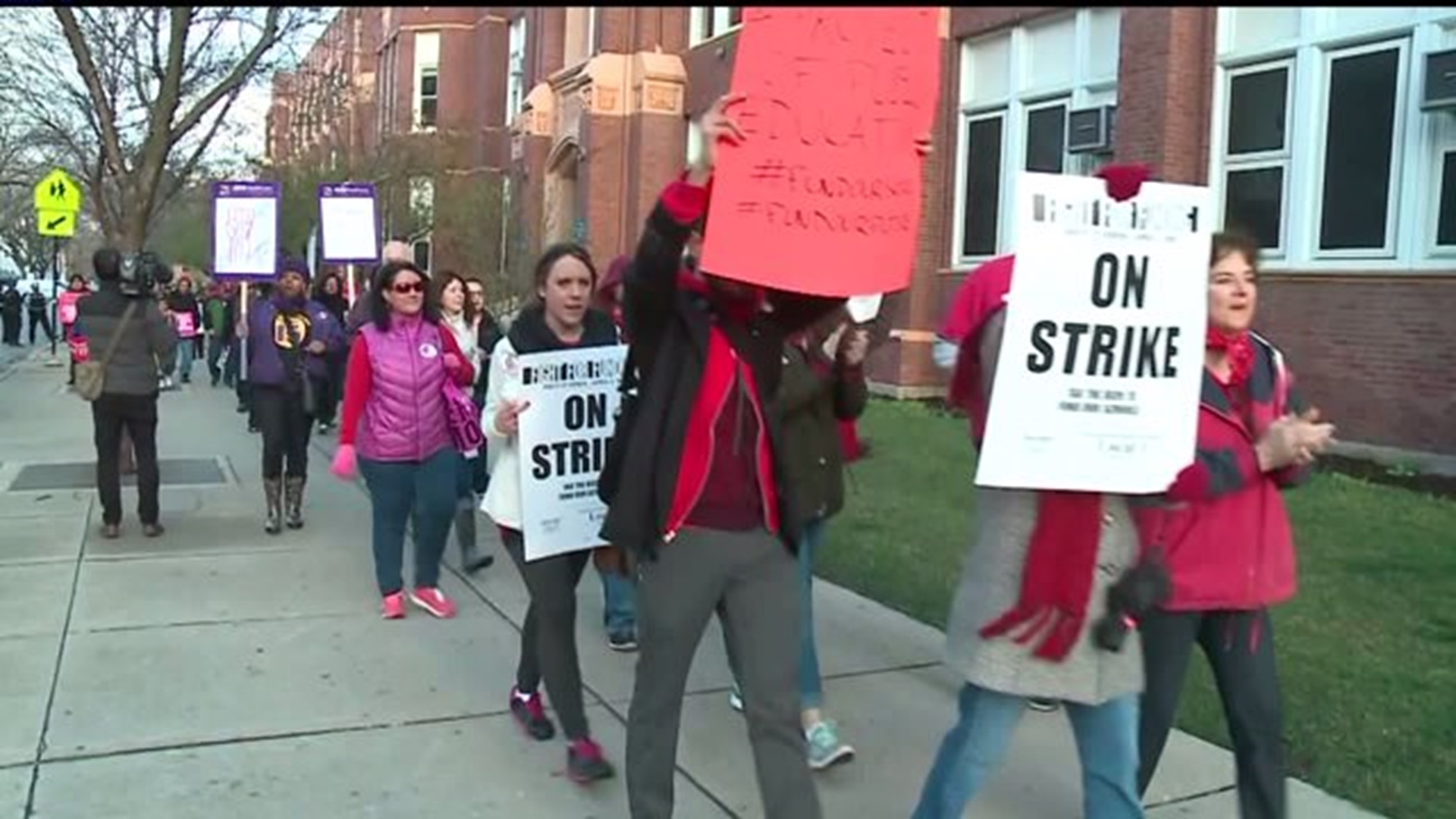 Chicago teachers go on strike