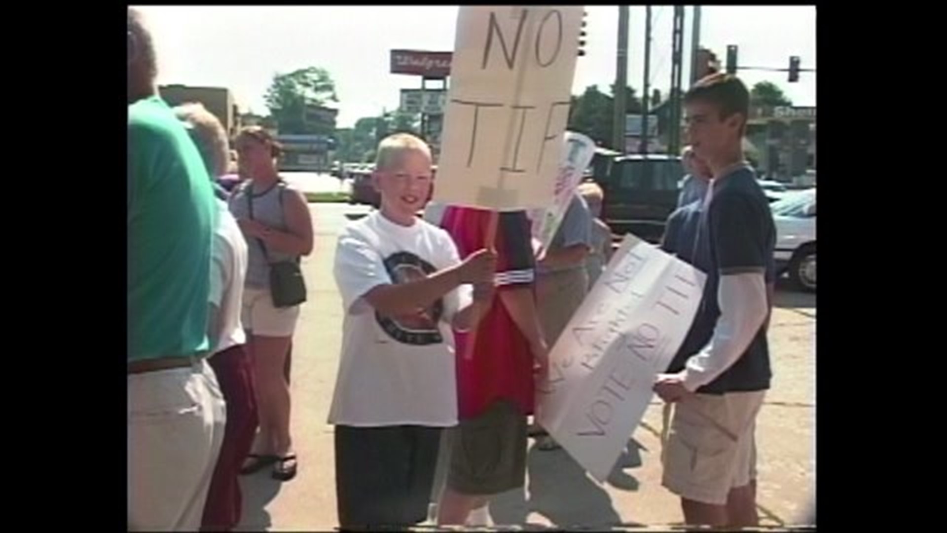 Moline residents push back against plan to tear down homes, build stores #TBT