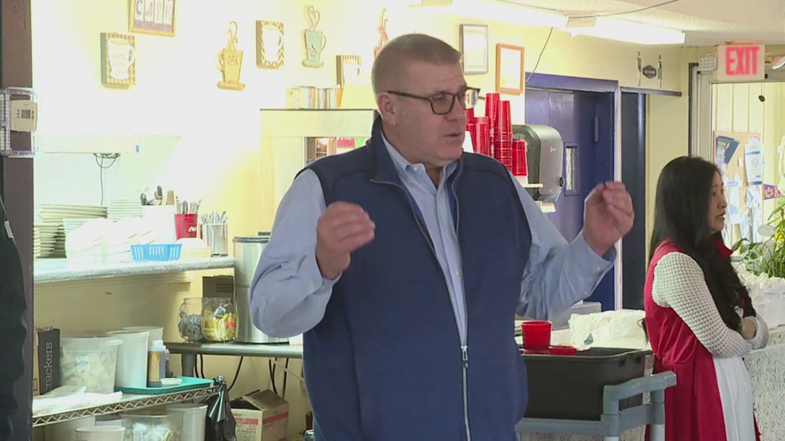 Illinois governor hopeful Darren Bailey stops in Galesburg