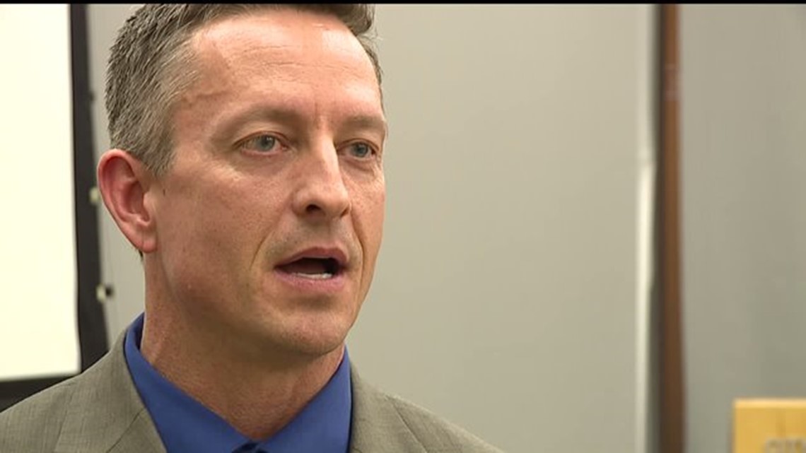 Davenport police announce arrest of 7 alleged gang members on gun and