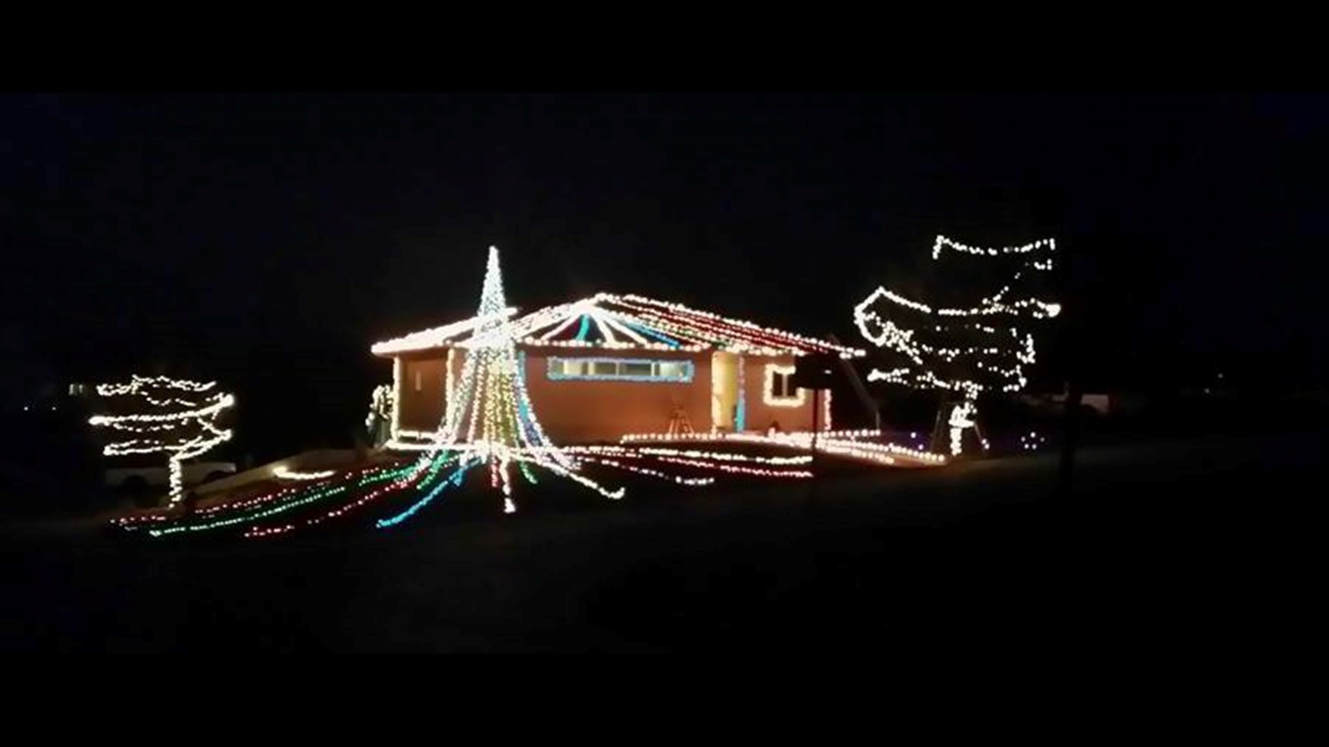 Kewanee home turned into Christmas light show