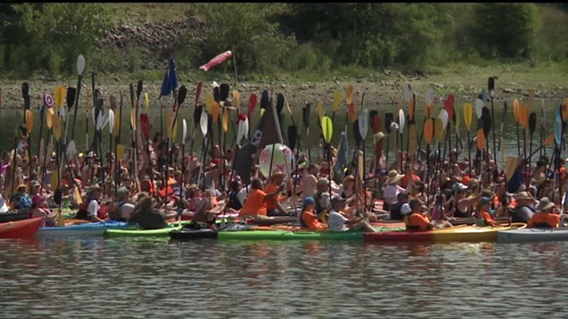 Hundreds Float Down the Mississippi River