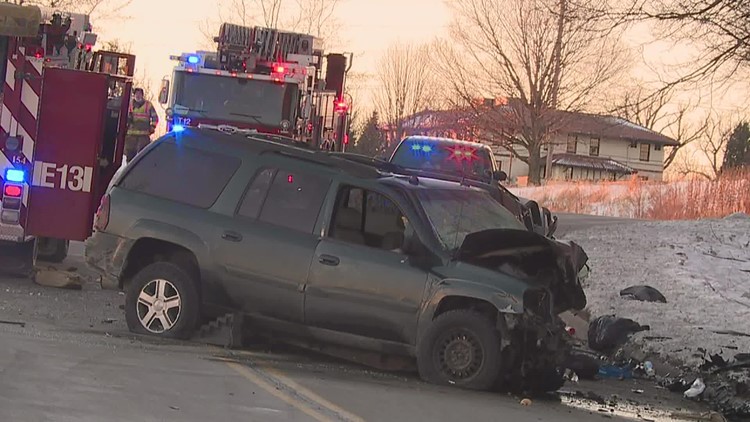 Head-on collision leaves 1 dead, 1 injured in Moline