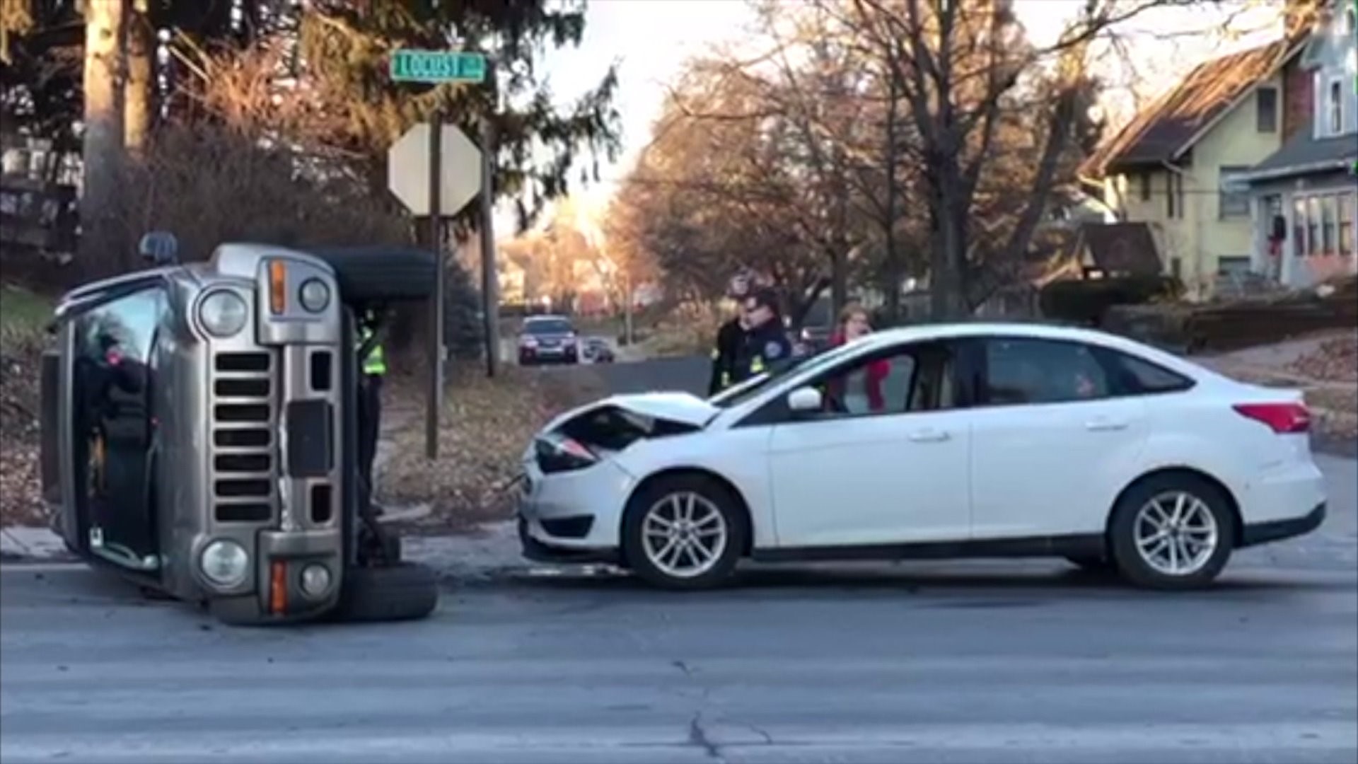 Locust Street re-opens after two car accident | wqad.com