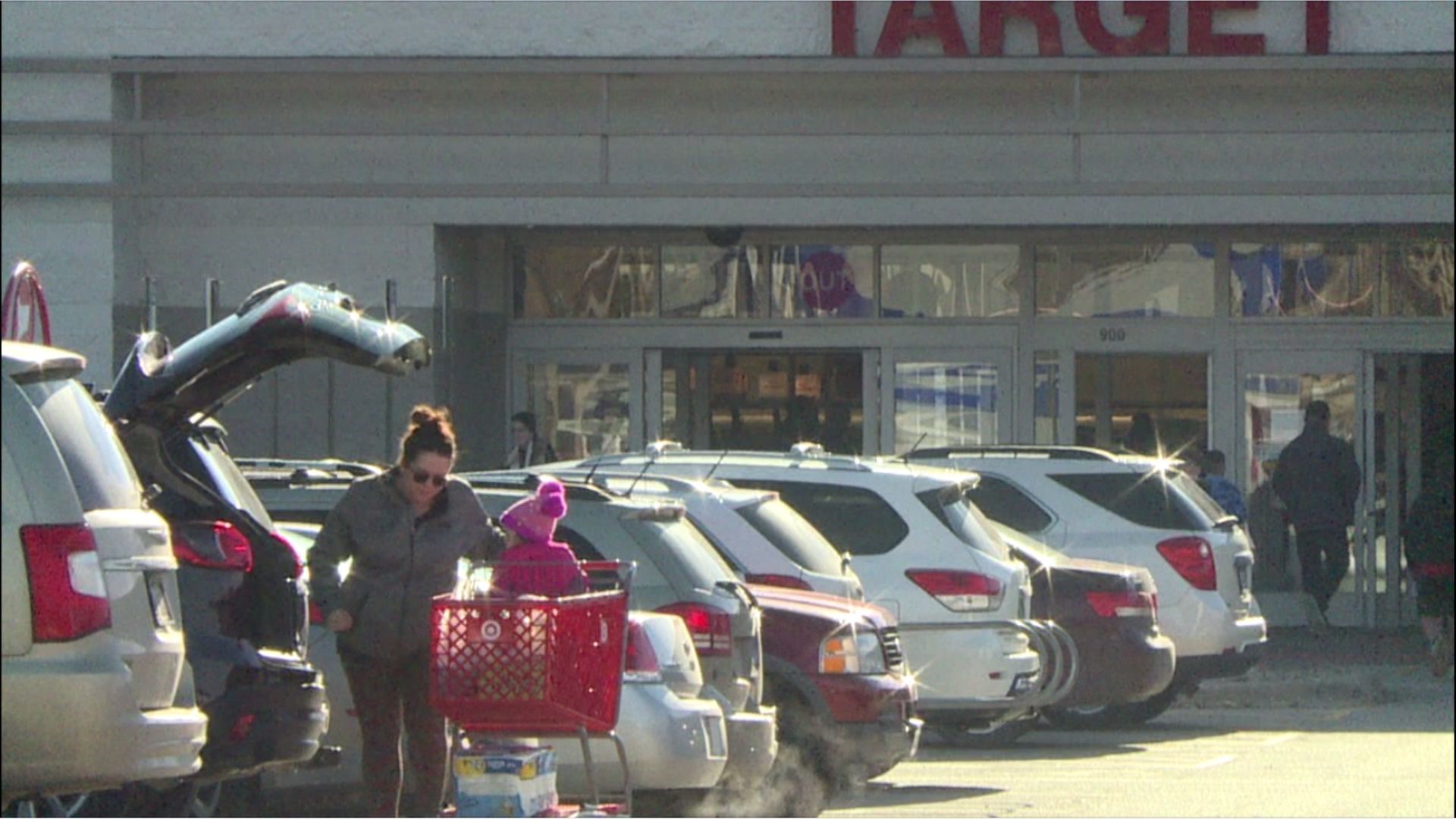 Quad Cities retailers buzz with last minute shoppers