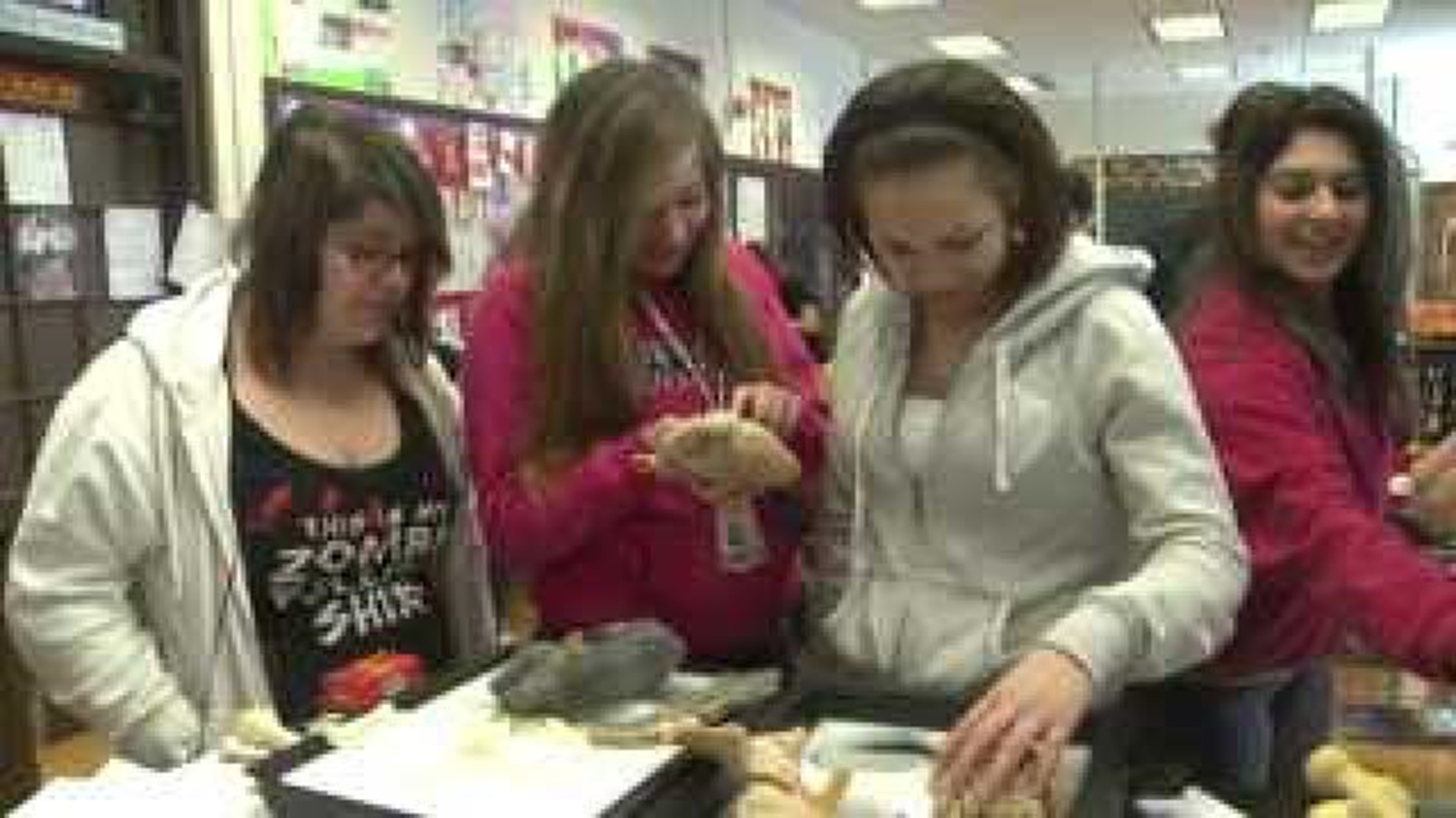 Rocky anatomy students hold real brain, heart, lung