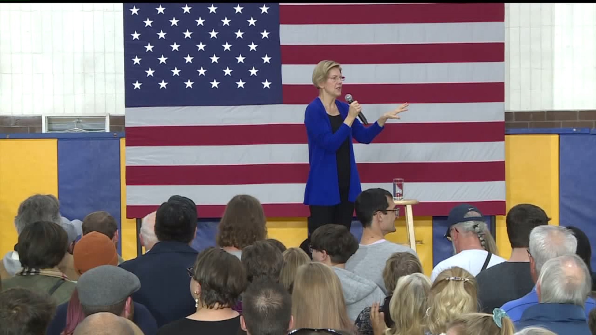 Elizabeth Warren gains in polls, holds town hall in Davenport