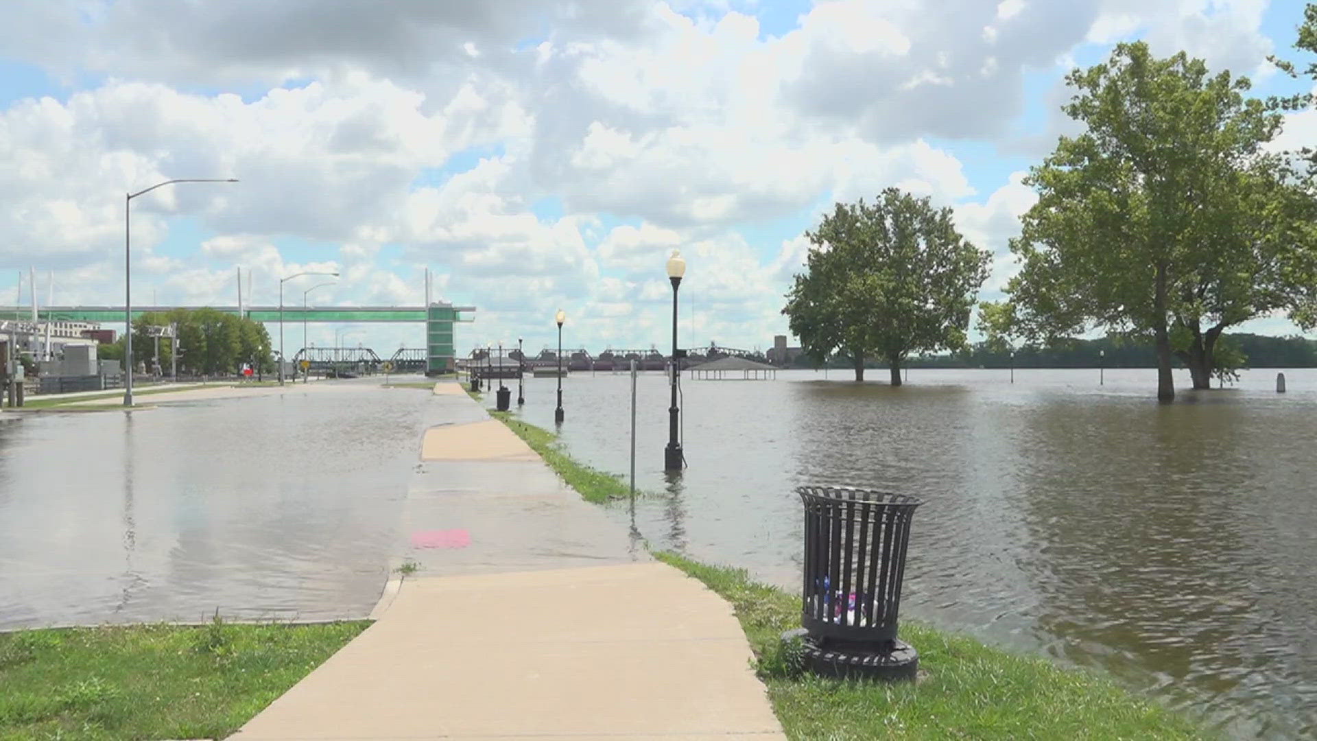 The Mississippi River is expected to crest at 21.3 feet on Sunday.