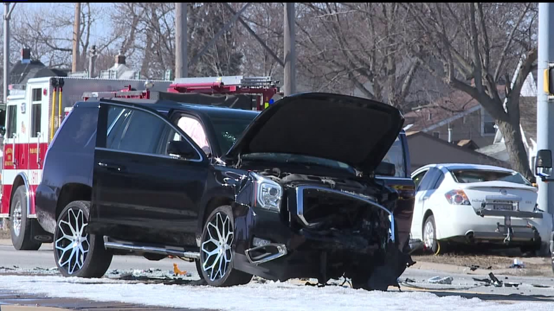 Crash on Ave. of the Cities causes injuries