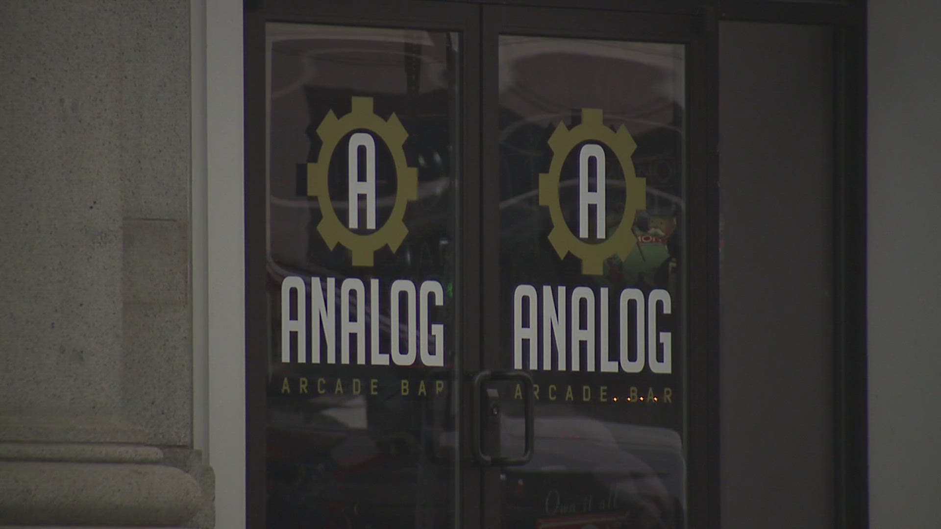 In a Facebook post on Monday, Analog Arcade Bar announced its locations in Moline and Davenport will close. Here's when that's slated to happen. 