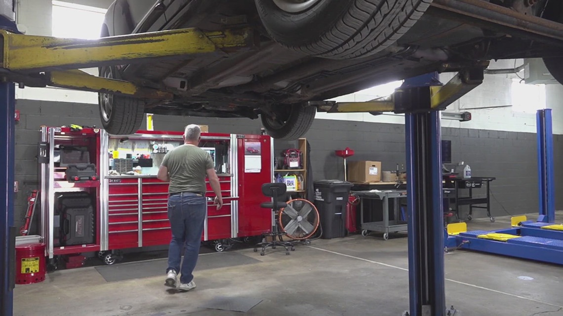 Revving Up Comfort: Auto Shop Adds Nail Salon to Transform Customer Experience