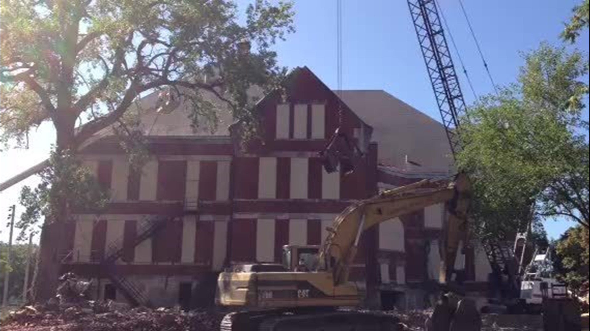 Lincoln School demoliton 1 of 2 WQAD Video 8-20-12.mov