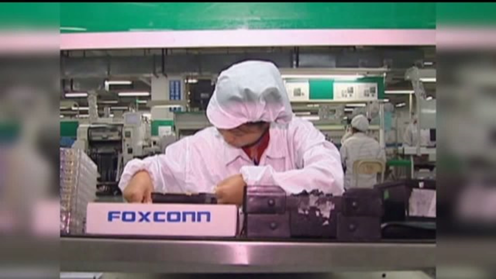 FoxConn considers expanding to US
