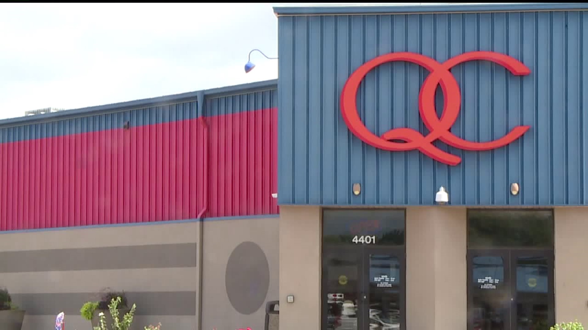 Group of customers leave worker injured in fight