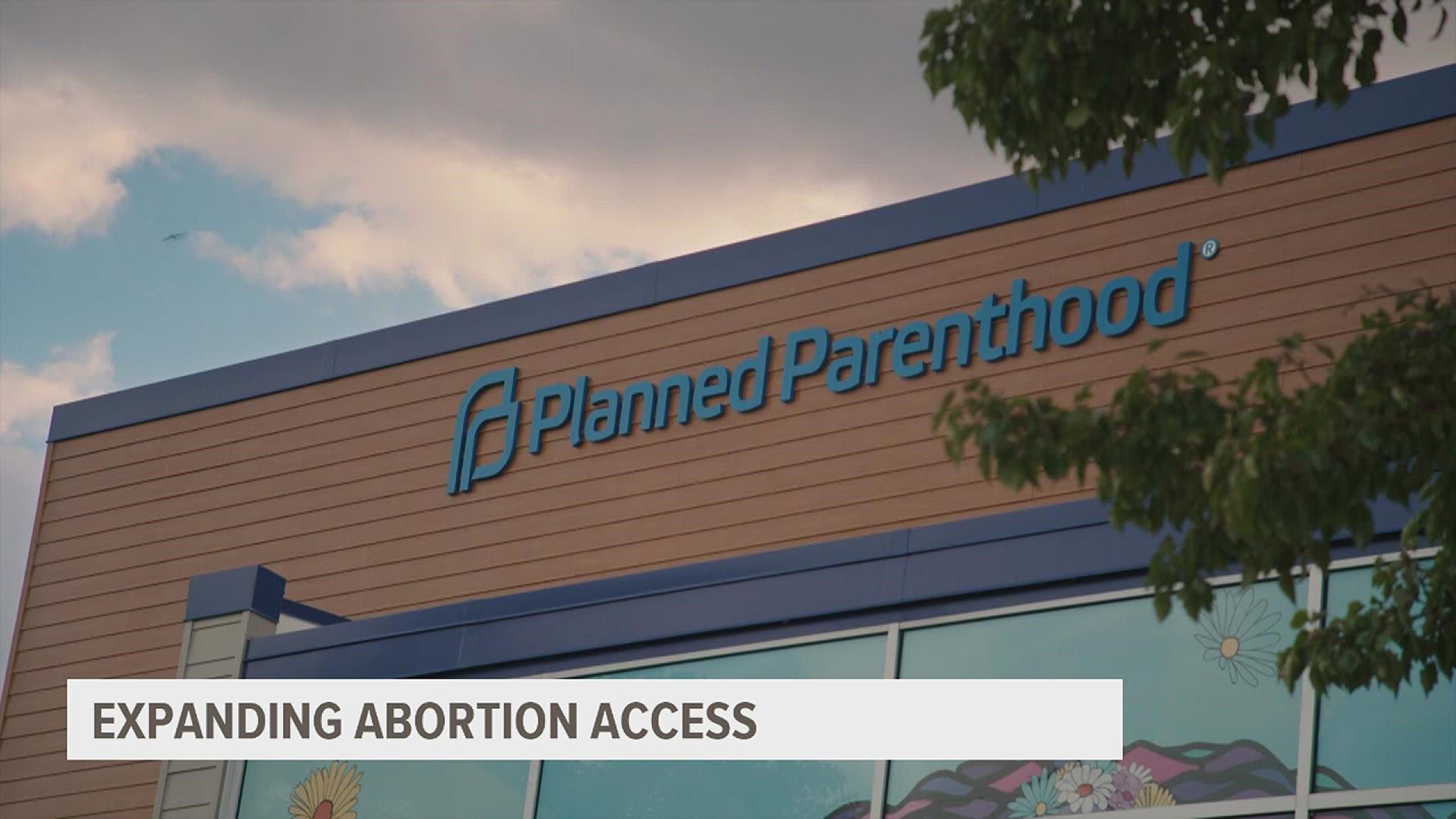 If Wisconsin's abortion ban takes effect, it will make the procedure nearly impossible to get and send many pregnant people looking for help in Illinois.