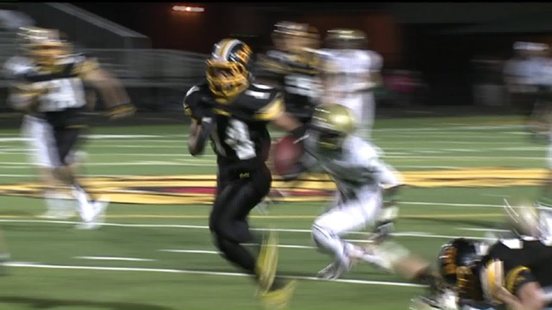 3rd quarter explosion leads Bettendorf to Round 2 win