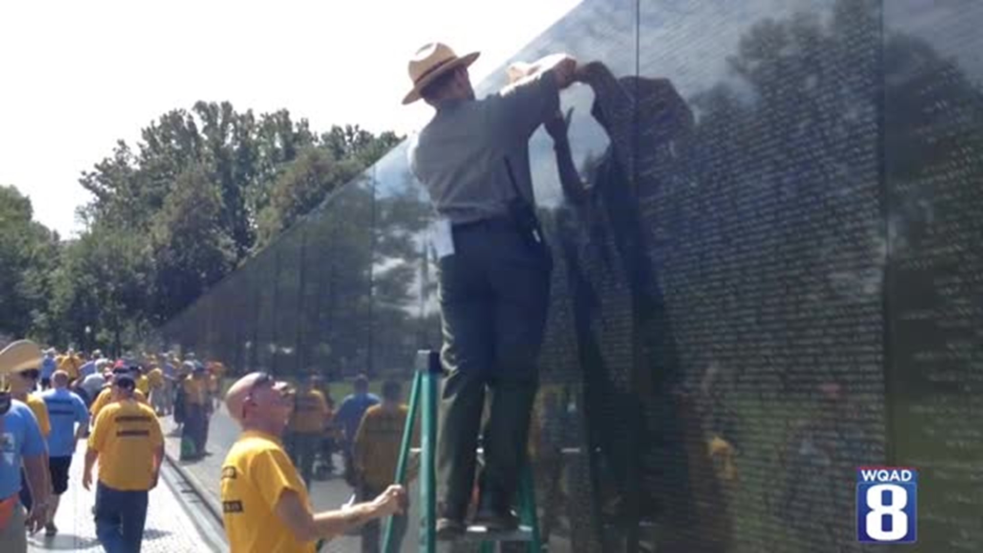 Capturing names at the Vietnam Wall
