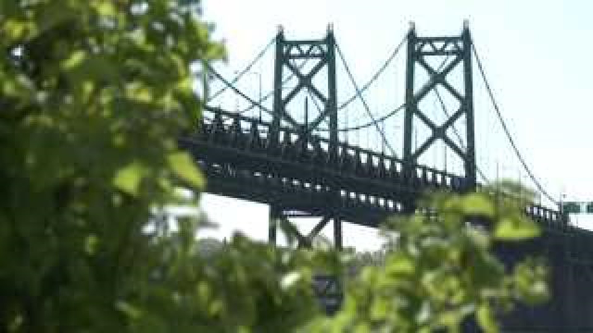 Schilling, Loebsack join forces to promote I-74 bridge funding