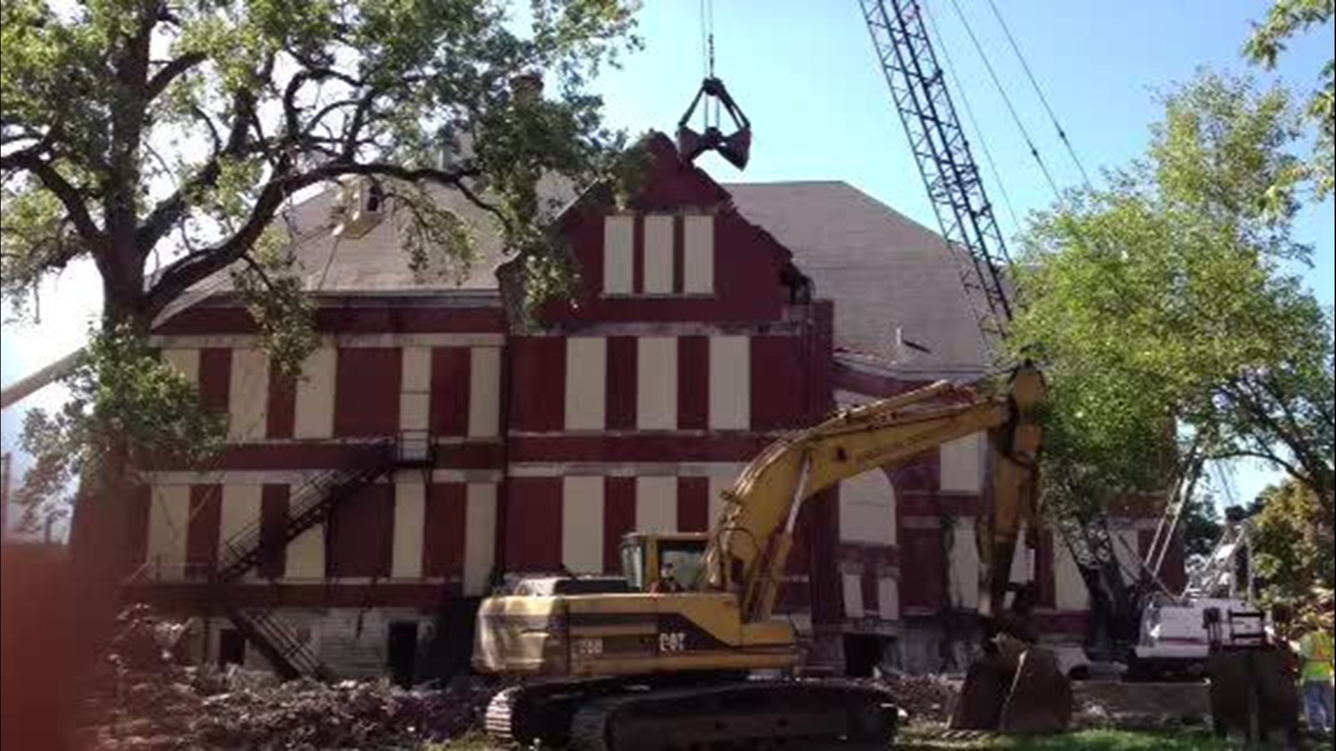 Lincoln School demoliton 2 of 2 WQAD Video 8-20-12.mov