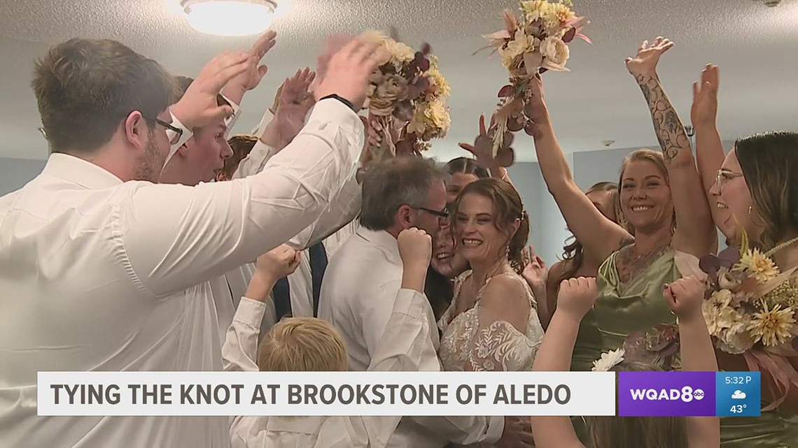 Aledo nurse ties the knot alongside her nursing home residents