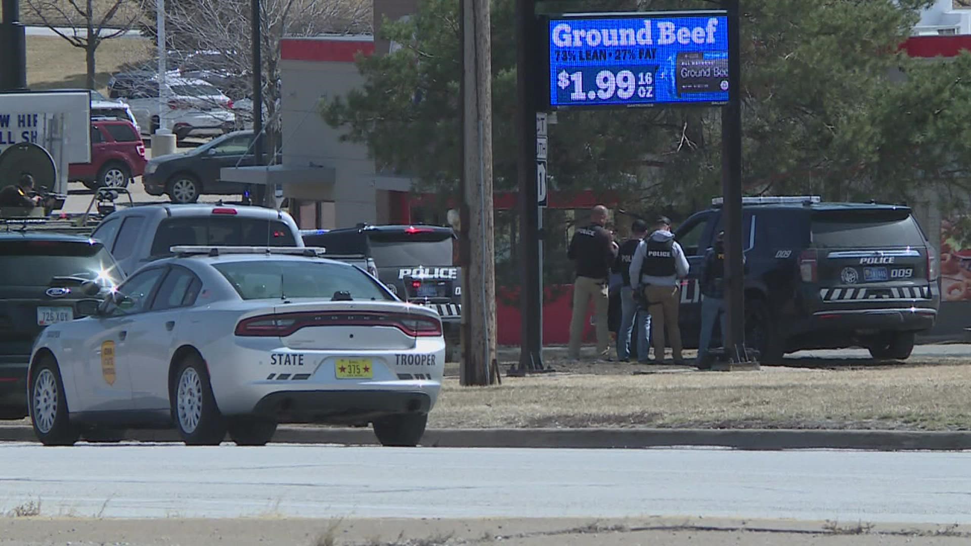 Several police agencies in Iowa and Illinois responded to a standoff that resulted in the suspect shooting himself Sunday.