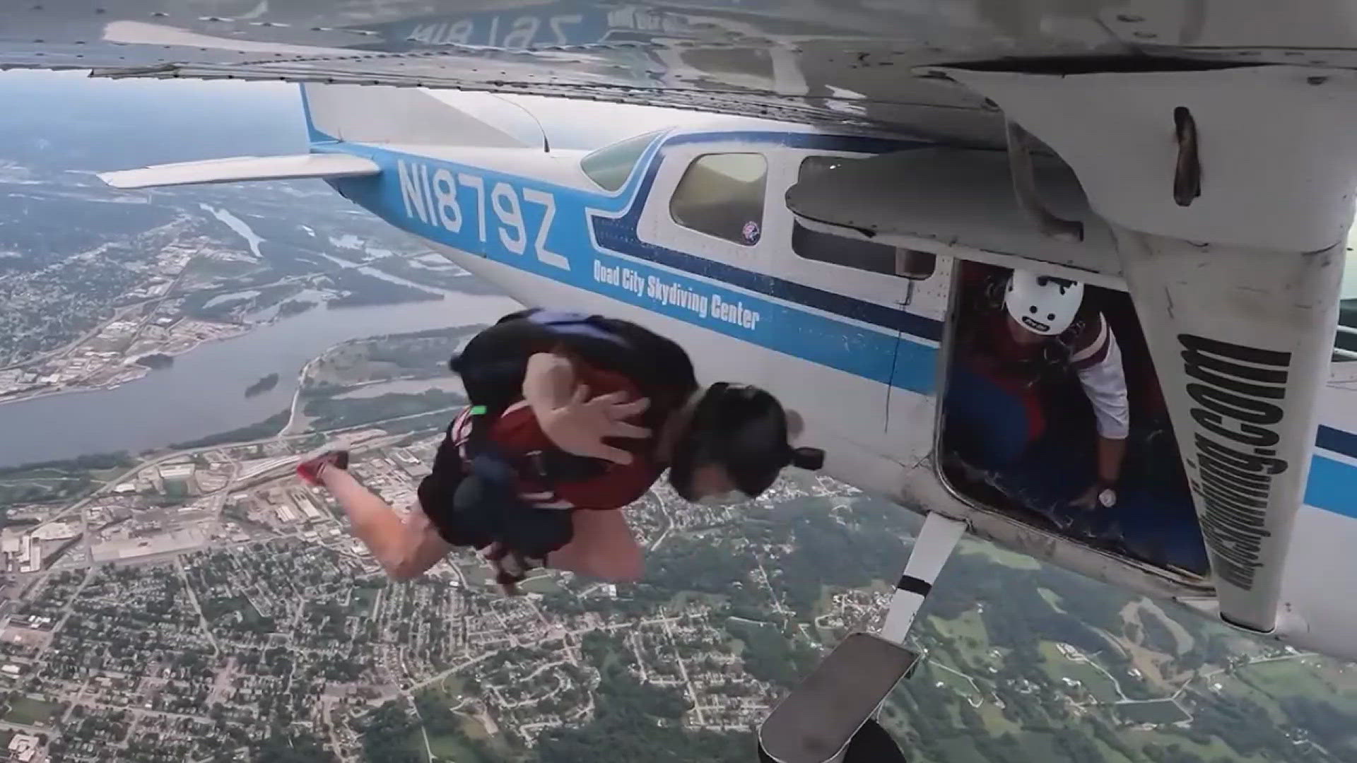 Meet The QC Skydivers Behind A Mississippi Valley Fair Tradition Wqad meet-the-qc-skydivers-behind-a-mississippi-valley-fair-tradition-wqad