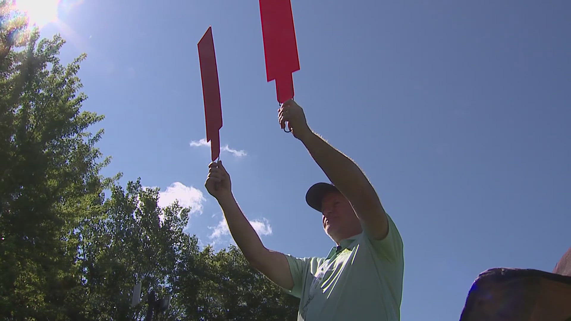 Volunteers are needed to help with rope lines, spotting golf balls and bearing standards for live scoring.