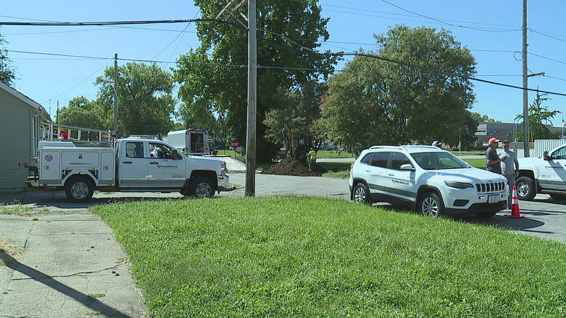 According to MidAmerican, a contractor struck a residential underground gas distribution line. No customers were impacted. Crews have repaired the line.