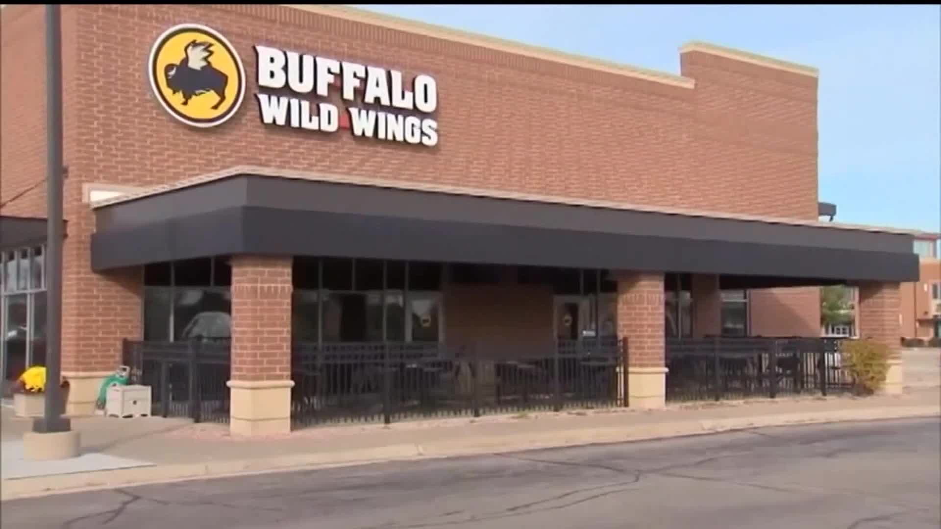 Buffalo Wild Wings: Suburban Chicago workers fired over skin color reseat bid