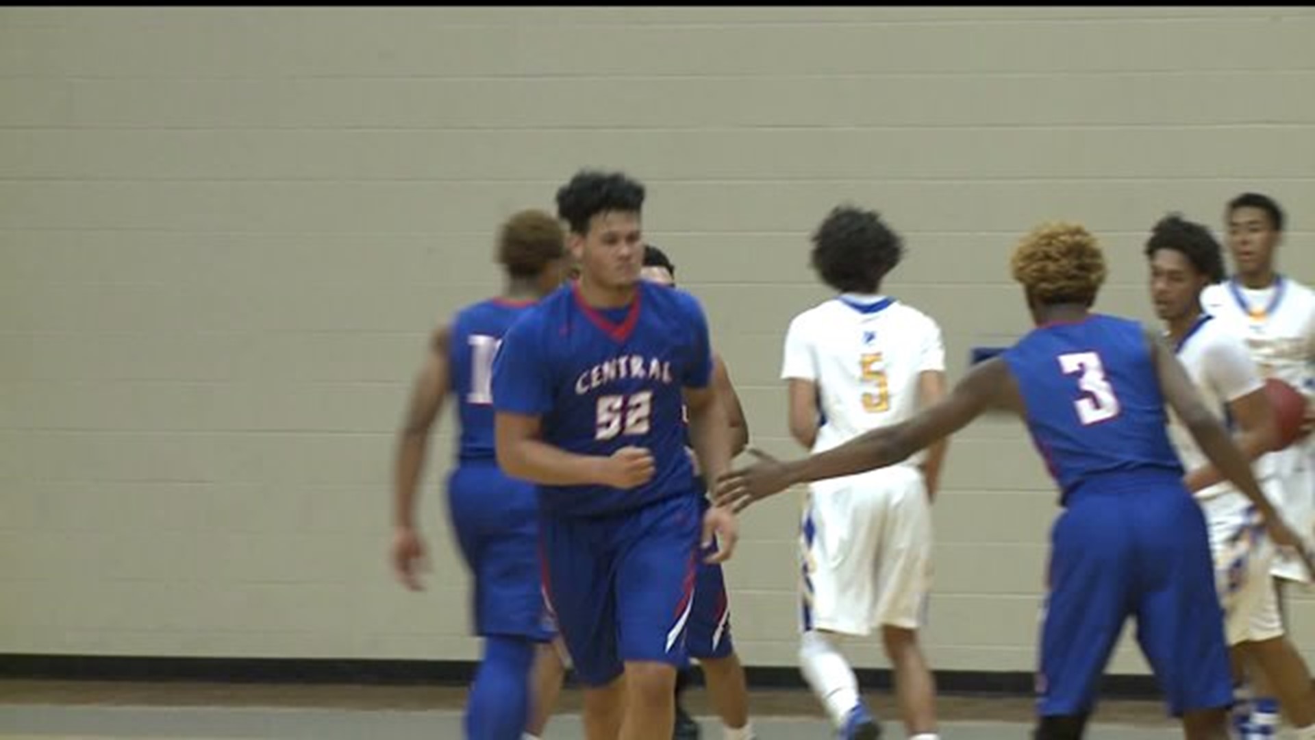 Central boys race past North