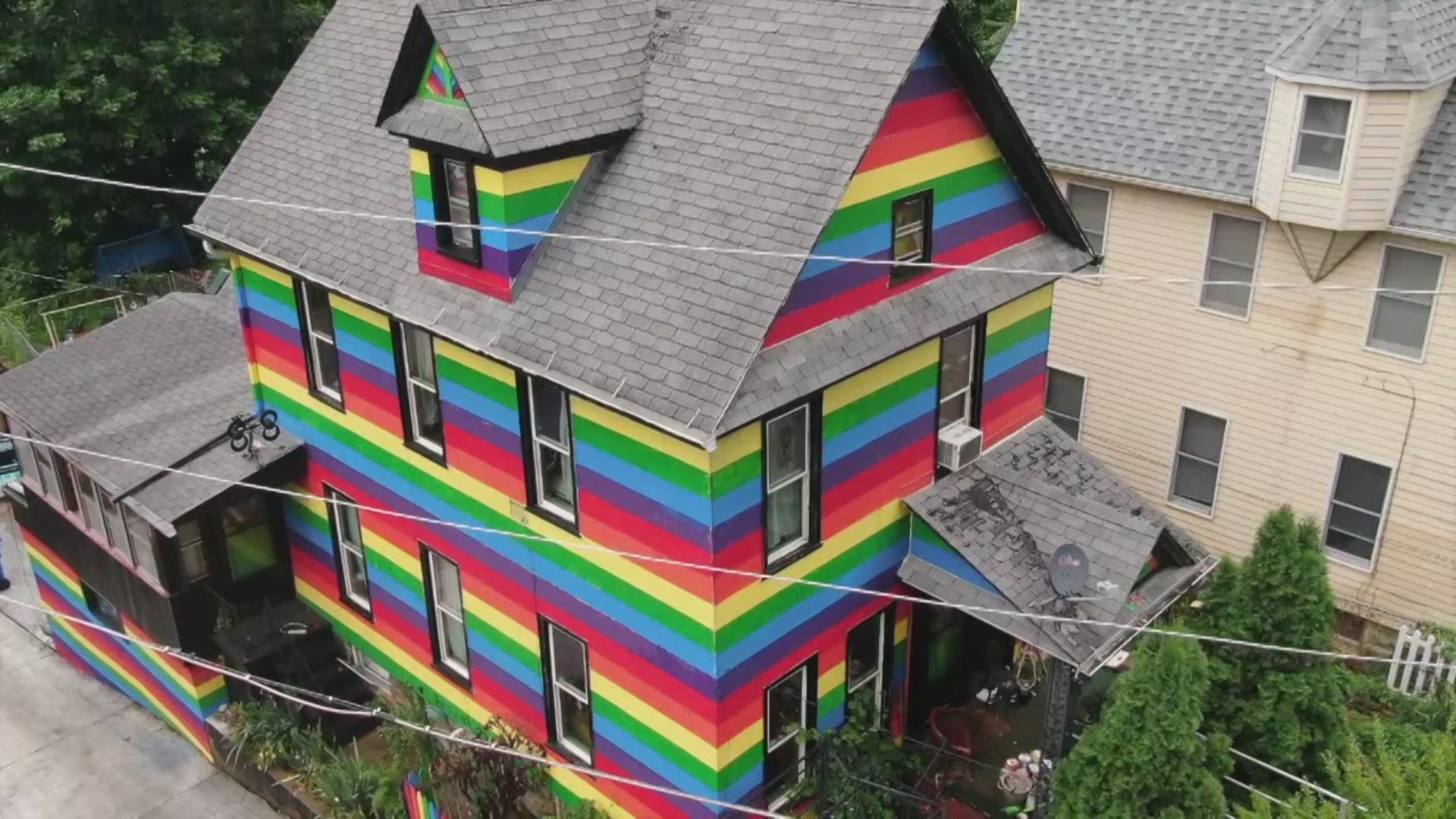 Rainbow House owner gets doesn't have to repaint.